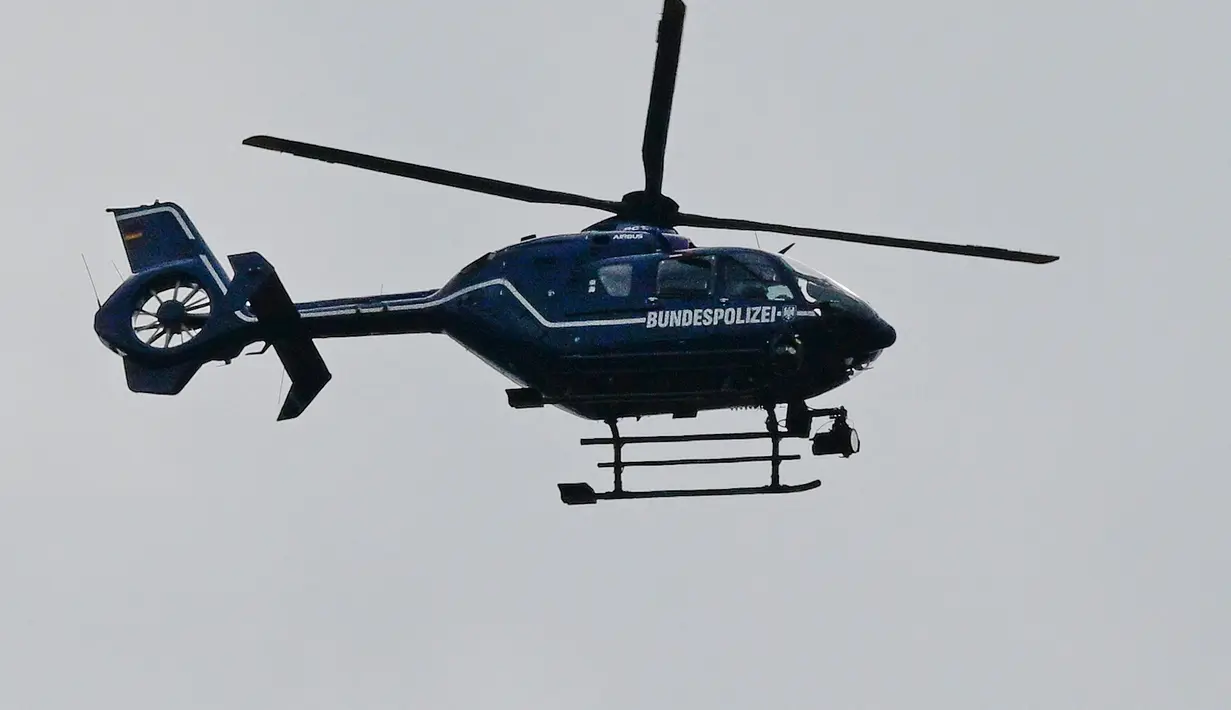 Seorang dokter hewan dan dua pemburu juga dilibatkan, dan pencarian dengan dua drone dan kamera inframerah sedang berlangsung di area di mana hewan itu terlihat. (John MACDOUGALL / AFP)