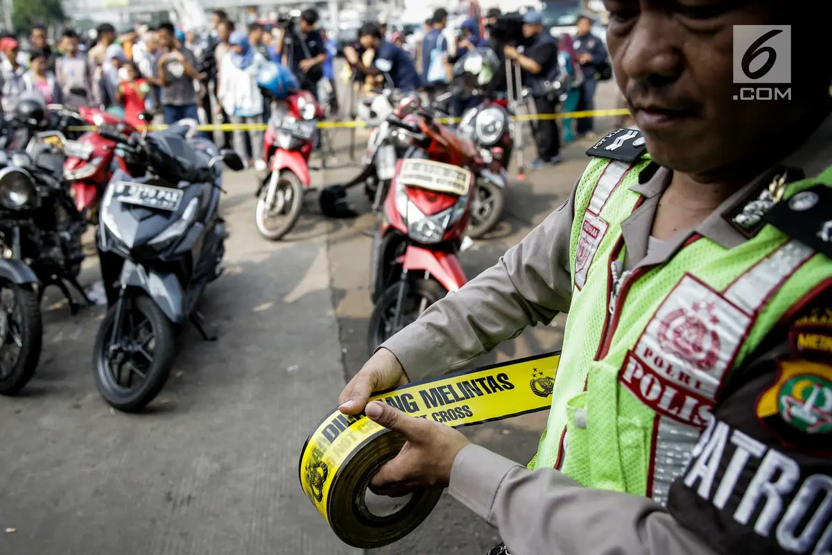 20170526-Lokasi Bom Kampung Melayu Jadi Tontonan Warga-Fanani