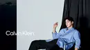 Cha Eun Woo menghadirkan kembali tailoring klasik, denim ikonik, dan layering staples dengan detail sleek, sophisticated, dan effortless.  [Calvin Klein]