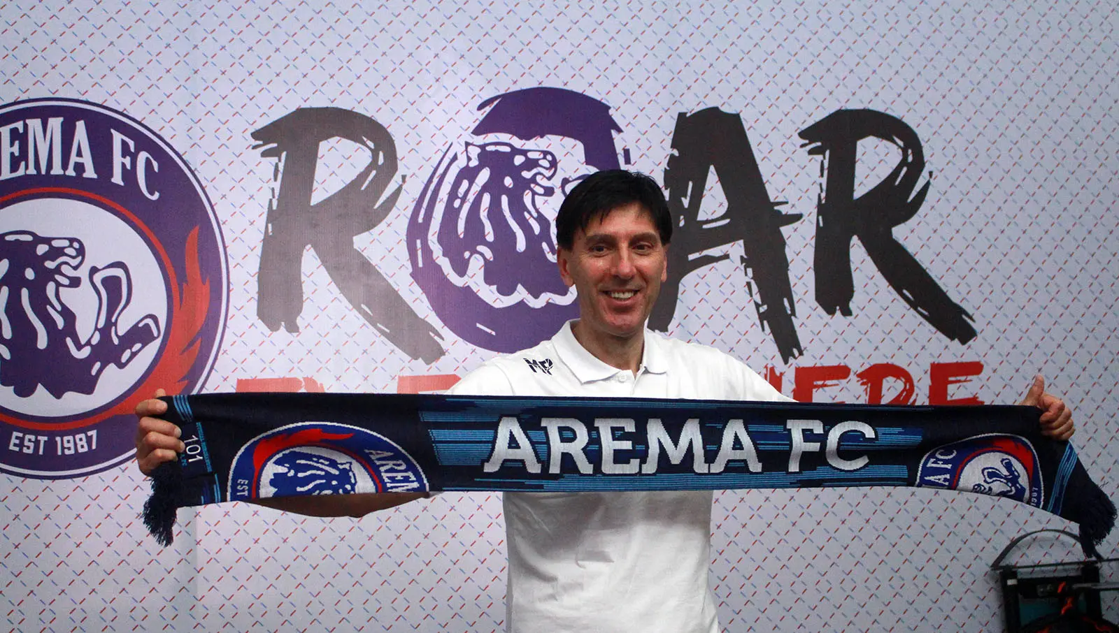 Milan Petrovic asisten pelatih baru Arema. (Bola.com/Iwan Setiawan)