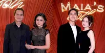 Sebagai pasangan Al Ghazali sekaligus menantu Maia Estianty, Alyssa Daguise hadir memilih mini dress hitam bersiluet flowy yang terasa ringan dan nyaman dikenakan sepanjang acara. Sementara itu, Al Ghazali tampil sleek dalam setelan serba hitam dengan potongan rapi.