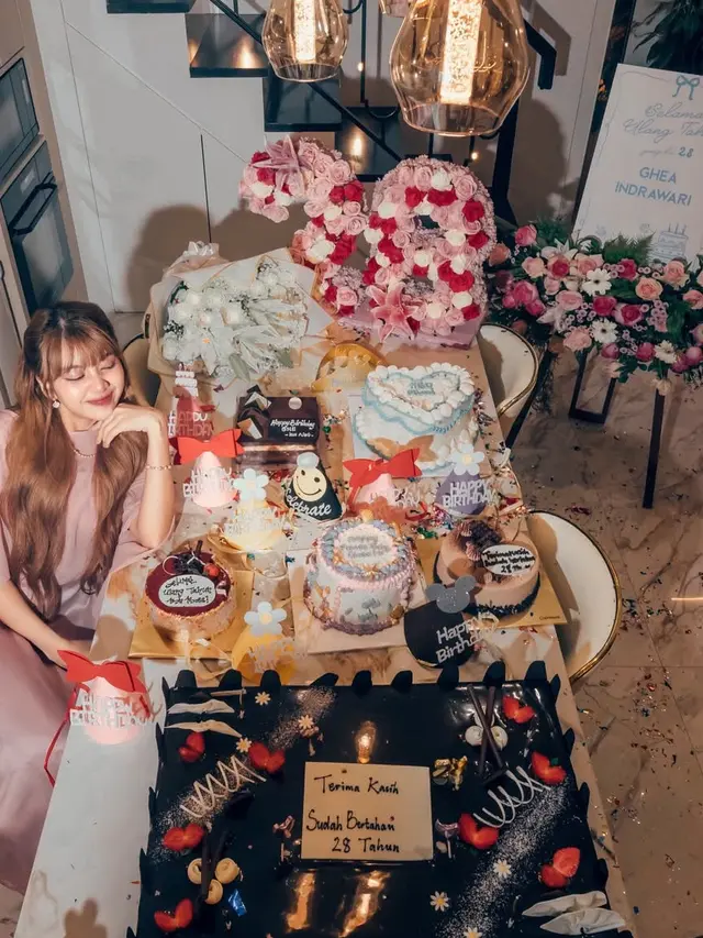 Ghea Indrawari Saat Rayakan Ulang Tahun ke-28 pakai kaftan. [@gheaindrawari]