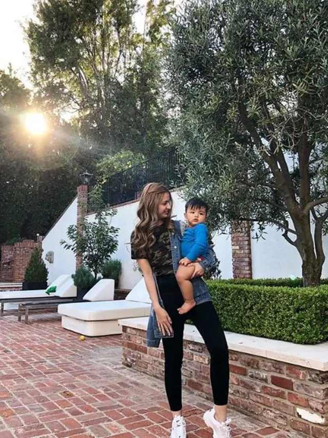 [Bintang] Nia Ramadhani