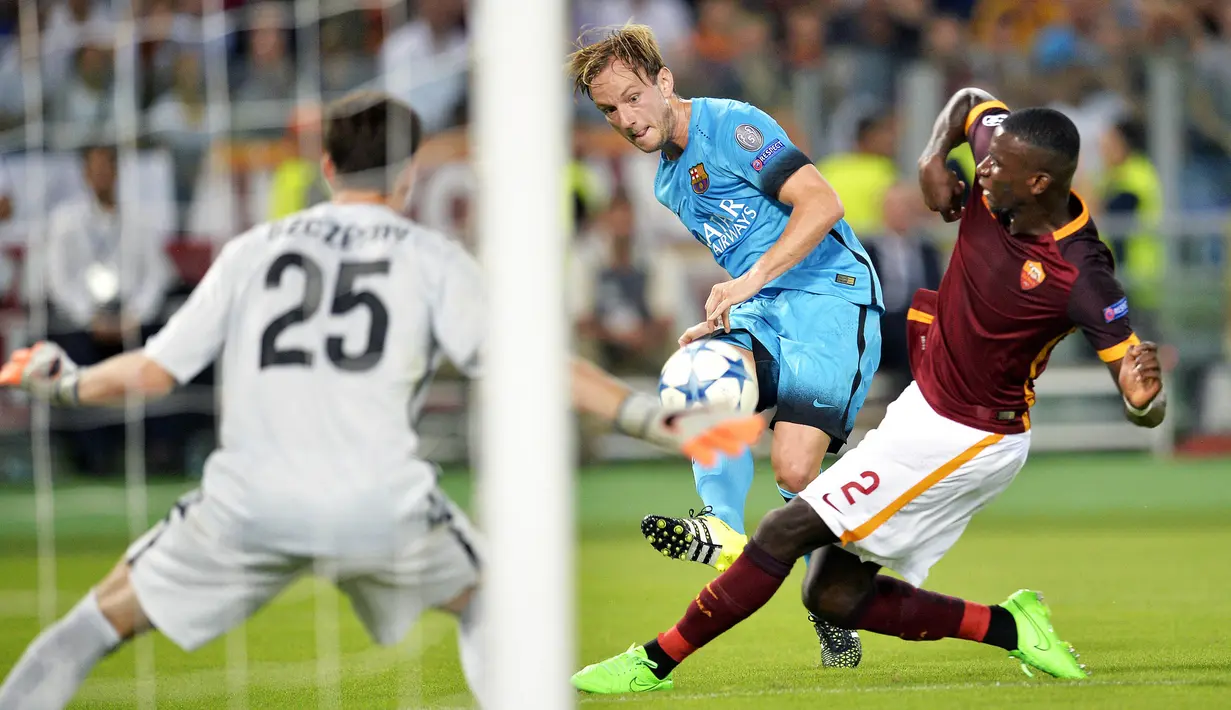 Perannya di lini belakang membuat AS Roma mengakhiri musim di peringkat kedua klasemen Serie A. (AFP/Andreas Solaro)