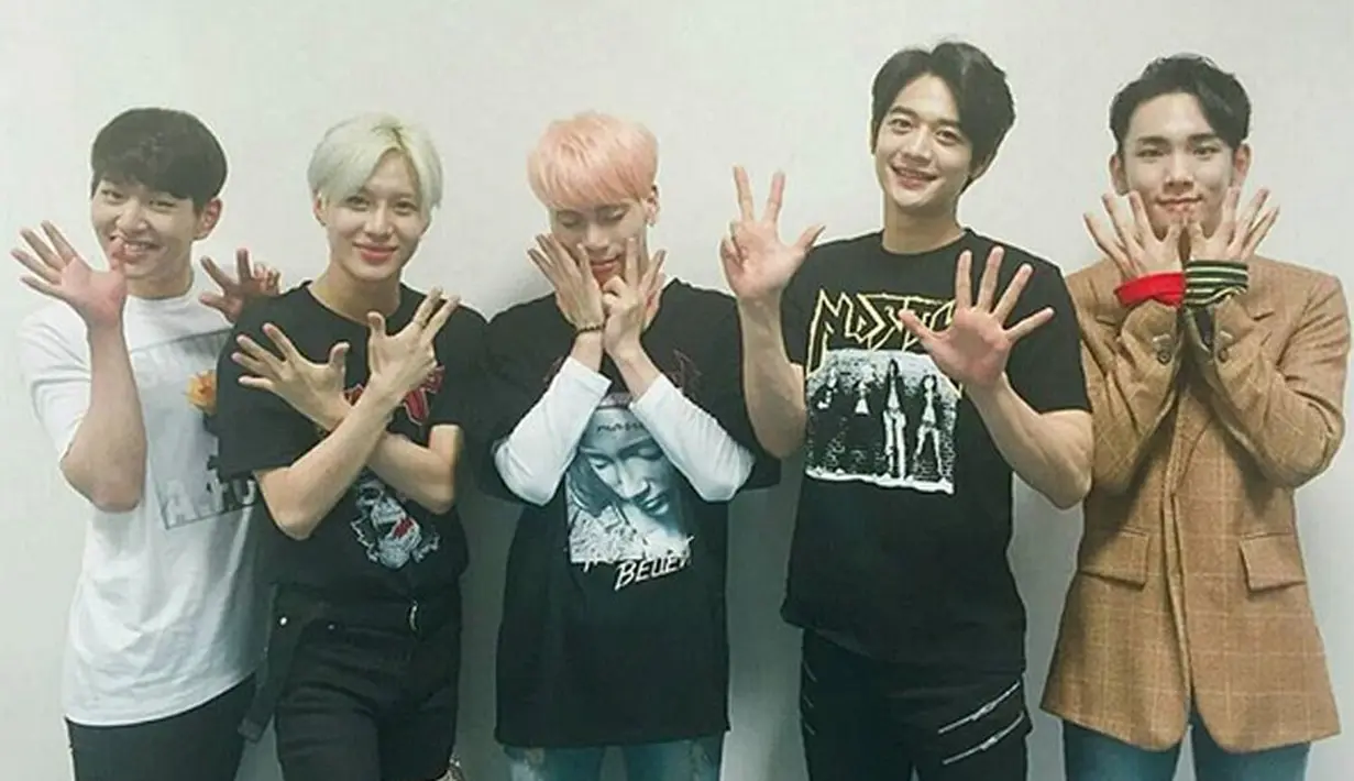 Dapat disimpulkan, Boyband SHINee bisa bertahan selama 9 tahun dikarenakan menjadikan pengalaman, perhatian dan saling memahami sebagai kunci keberhasilan SHINee. (Instagram/shineeofficial) 