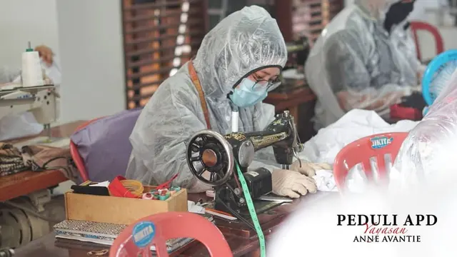 6 Potret Pembuatan APD Gratis Anne Avantie untuk Tenaga Medis Corona Covid-19