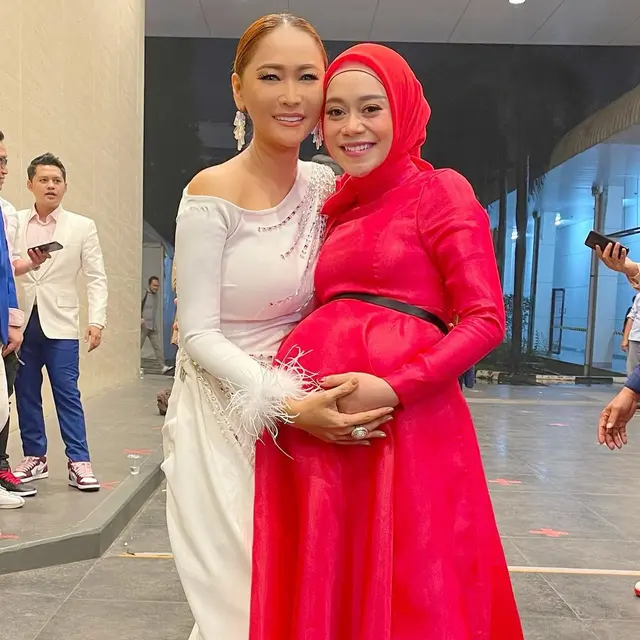 Inul Daratista bertemu Lesti Kejora (Foto: Instagram/@inul.d)