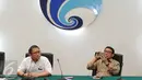 Menteri Komunikasi dan Informasi (Menkominfo) Rudiantara (kiri) saat menjelaskan perihal polemik Uber dan Grab Car kepada wartawan di Kemenkominfo, Jakarta, Selasa (15/3/2016). (Liputan6.com/Angga Yuniar)