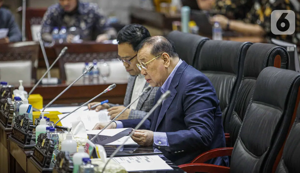 Pemerintah akan meningkatkan tax ratio penerimaan perpajakan di kisaran 9,92 – 10,2% dengan optimalisasi pelaksanaan Undang-Undang Nomor 7 tahun 2021 tentang Harmonisasi Peraturan Perpajakan. (Liputan6.com/Faizal Fanani)