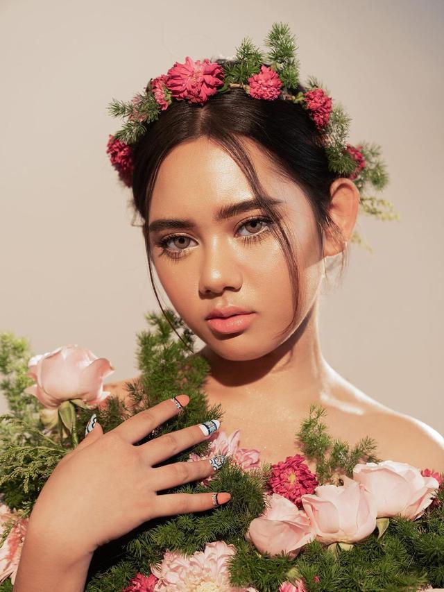 6 Gaya Pemotretan Tiara Andini bersama Lyodra dan Ziva, Curi Perhatian