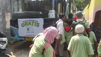 Dompet Dhuafa berinisiasi menggelar Mudik Gratis bagi penerima manfaat yang sebagian besar adalah binaan Dompet Dhuafa. Sebanyak 350 penerima manfaat akan melakukan mudik gratis yang dilepas dari Gedung Filantropi, Dompet Dhuafa berlokasi di Jatipadang, Pasar Minggu, Jakarta Selatan.