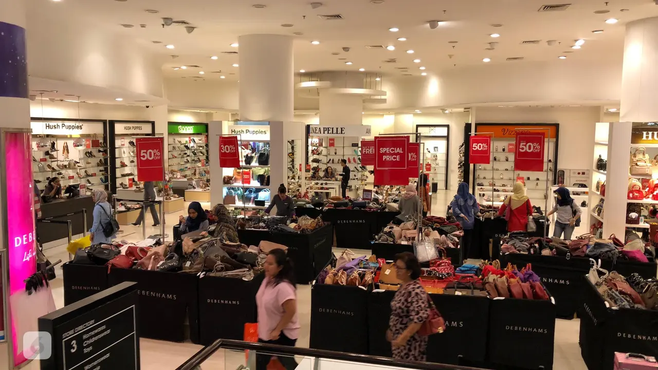 Kondisi gerai ritel Debenhams di Senayan City sebelum tutup. Gerai ritel ini mengumbar diskon besar-besaran bagi berbagai produknya (Vina A. Muliana/Liputan6.com)