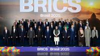 Presiden RI Prabowo Subianto bersama sejumlah para pemimpin negara saat mengikuti rangkaian hari kedua Konferensi Tingkat Tinggi (KTT) BRICS 2025 di Museum of Modern Art (MAM), Rio de Janeiro, Brasil, Senin (7/7/2025). (Foto: Muchlis Jr - Biro Pers Sekretariat Presiden)