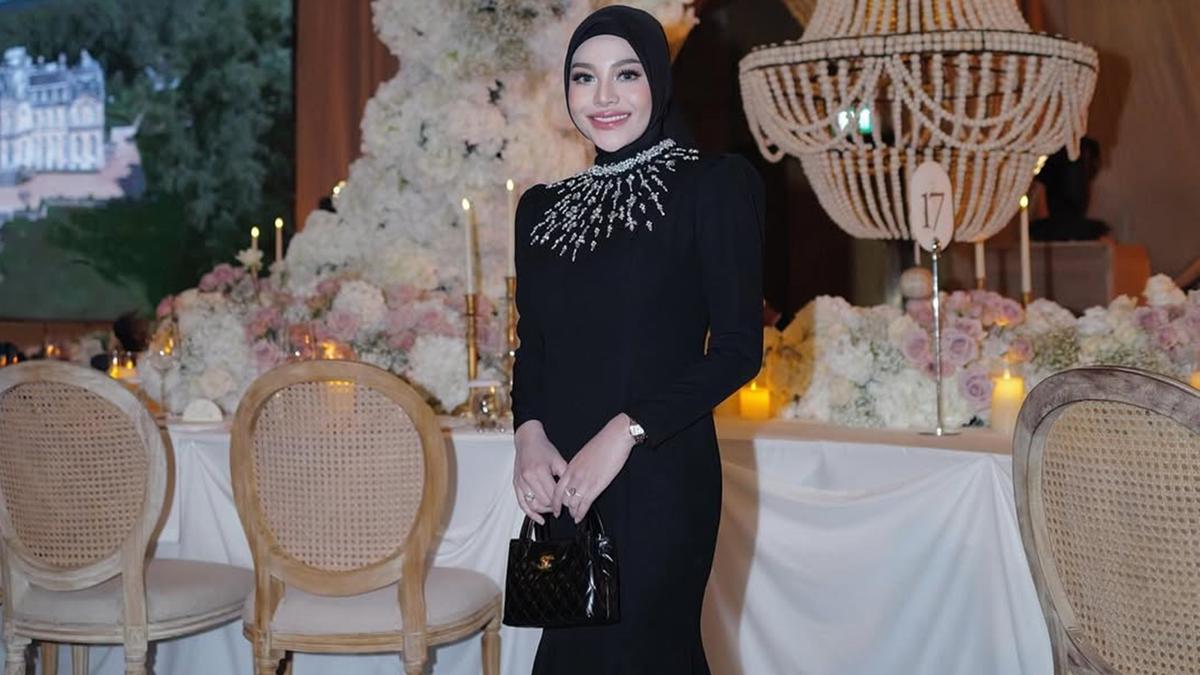 6 Inspirasi Gamis Hitam untuk Pesta ala Aurel Hermansyah, Elegan Memukau