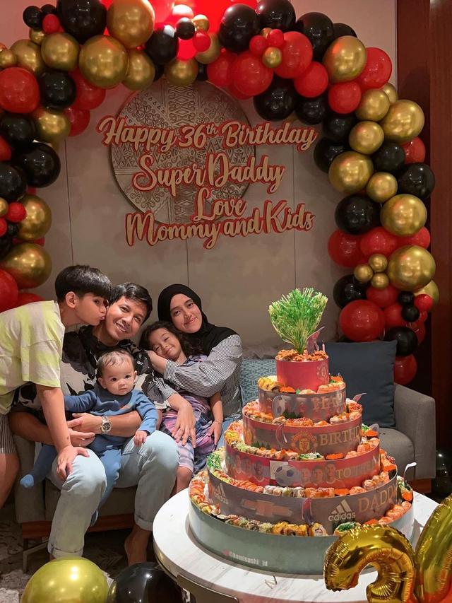 Dapat Kado Mewah, Ini 7 Momen Ulang Tahun Sonny Septian yang Ke-36