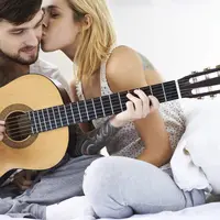 Kepuasan memang penting bagi hubungan suami-istri. Tapi jangan sampai kamu enggak memberikan lima hal yang dia inginkan ini. 