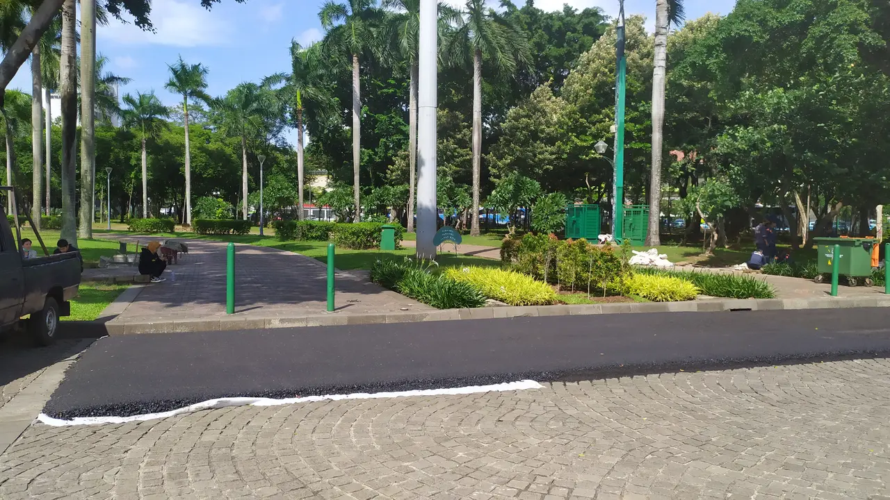 Jadi Lintasan Formula E, Batu Alam di Monas Mulai Diaspal