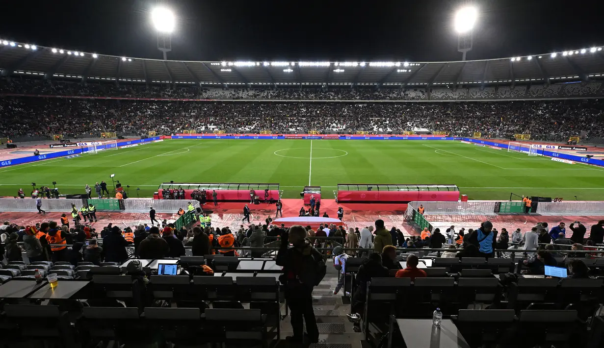 UEFA pun memutuskan, selain dihentikan, laga antara Timnas Belgia dan Swedia juga dibatalkan dan akan ditentukan di kemudian hari. (AFP/John Thys)