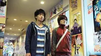 Foto-foto baru film adaptasi manga Bakuman memperlihatkan tegang Takeru Satoh dan Ryunosuke Kamiki.