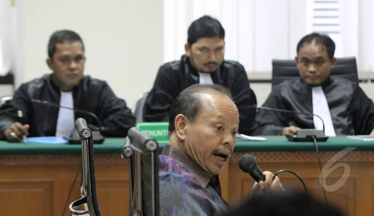 Mantan Ketua Komisi 7 DPR RI Sutan Bhatoegana menjalani sidang kasus korupsi di Kementerian ESDM, Pengadilan Tipikor, Jakarta, Senin (27/4/2015).  Sidang sempat memanas lantaran teriakan Sutan dan Hakim Artha saat persidangan. (Liputan6.com/Helmi Afandi)