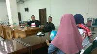 Anggota DPRD Brebes itu dituding terlibat cinta sesama jenis dengan suami pelapor. (Liputan6.com/Fajar Eko Nugroho)