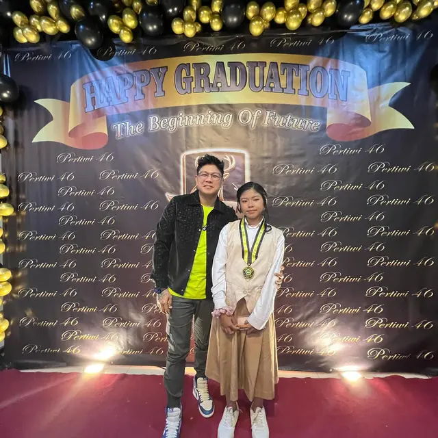 7 Momen Wisuda Anjani, Putri Andika Kangen Band yang Kini Sudah Lulus SMP