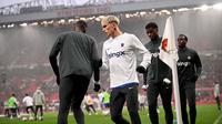 Winger Chelsea,&nbsp;Alejandro Garnacho, mendapat&nbsp;ejekan dari suporter Manchester United ketika bertanding di Old Trafford pada laga pekan kelima Premier League, Sabtu (20/9/2025) malam WIB. (AFP/Oli Scarff)&nbsp;