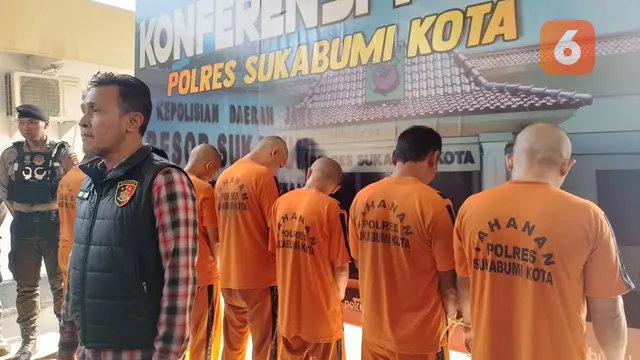 Satreskrim Polres Sukabumi Kota amankan dua ormas terlibat perseteruan buntut dari tarik sepeda motor tunggakan leasing di Kota Sukabumi (Liputan6.com/Fira Syahrin).
