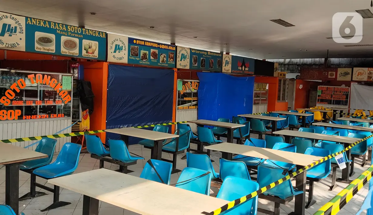 Suasana Rest Area Km 13,5 di Tol Tangerang, Banten, Selasa (19/5/2020). Jelang Lebaran 2020, PT Jasamarga Related Business (JMRB) menerapkan PSBB di semua rest area yang dikelolanya dengan membatasi waktu singgah pengunjung maksimal 30 menit. (Liputan6.com/Angga Yuniar)