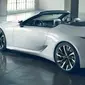 Interior Lexus LC Convertible menggunakan pelek yang lebih besar, 22 inci. (Foto: Lexus)