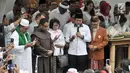 Tokoh lintas agama memimpin doa bersama saat syukuran relawan Jokowi-Ma'ruf Amin di Jakarta, Minggu (21/4). Acara syukuran tersebut diisi oleh doa bersama, mengheningkan cipta, dan potong tumpeng. (merdeka.com/Iqbal Nugroho)