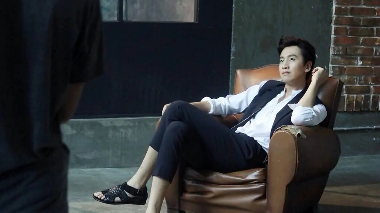 Diserbu Penggemar, Lee Kwang Soo Dijaga Ketat Tim Keamanan 