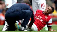 Cedera Lutut Parah, Oxlade-Chamberlain Absen Enam Bulan