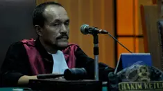 Hakim Sarpin Rizaldi memimpin sidang praperadilan Budi Gunawan kepada KPK di Pengadilan Negeri Jakarta Selatan, Senin (9/2/2015). (Liputan6.com/Johan Tallo)