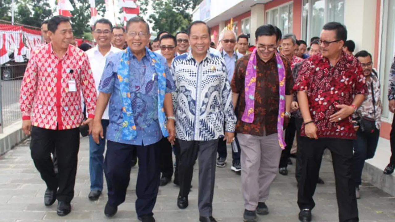 Sambangi Kota Bitung, Menko Perekonomian Kunjungi KEK, PT. FUTAI dan TPB