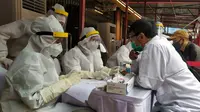 Badan Intelijen Negara (BIN) menggelar rapid test di Pasar Bogor, Kota Bogor, Senin (11/5/2020).  (Liputan6/Achmad Sudarno)