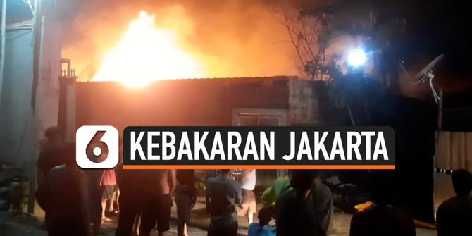 VIDEO: Kebakaran Gudang Kardus, Warga di Sekitar Panik