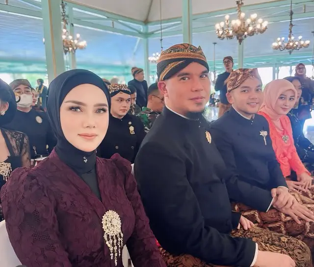 Mulan Jameela Hadir di Keraton Surakarta Bersama Ahmad Dhani. [@ahmaddhaniofficial]