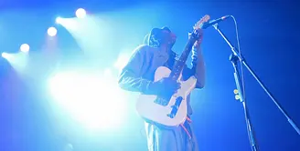 Para penonton memang sangat antusias dengan kehadiran Daniel Caesar di Java Jazz 2018 hari kedua. (Bambang E. Ros/Bintang.com)