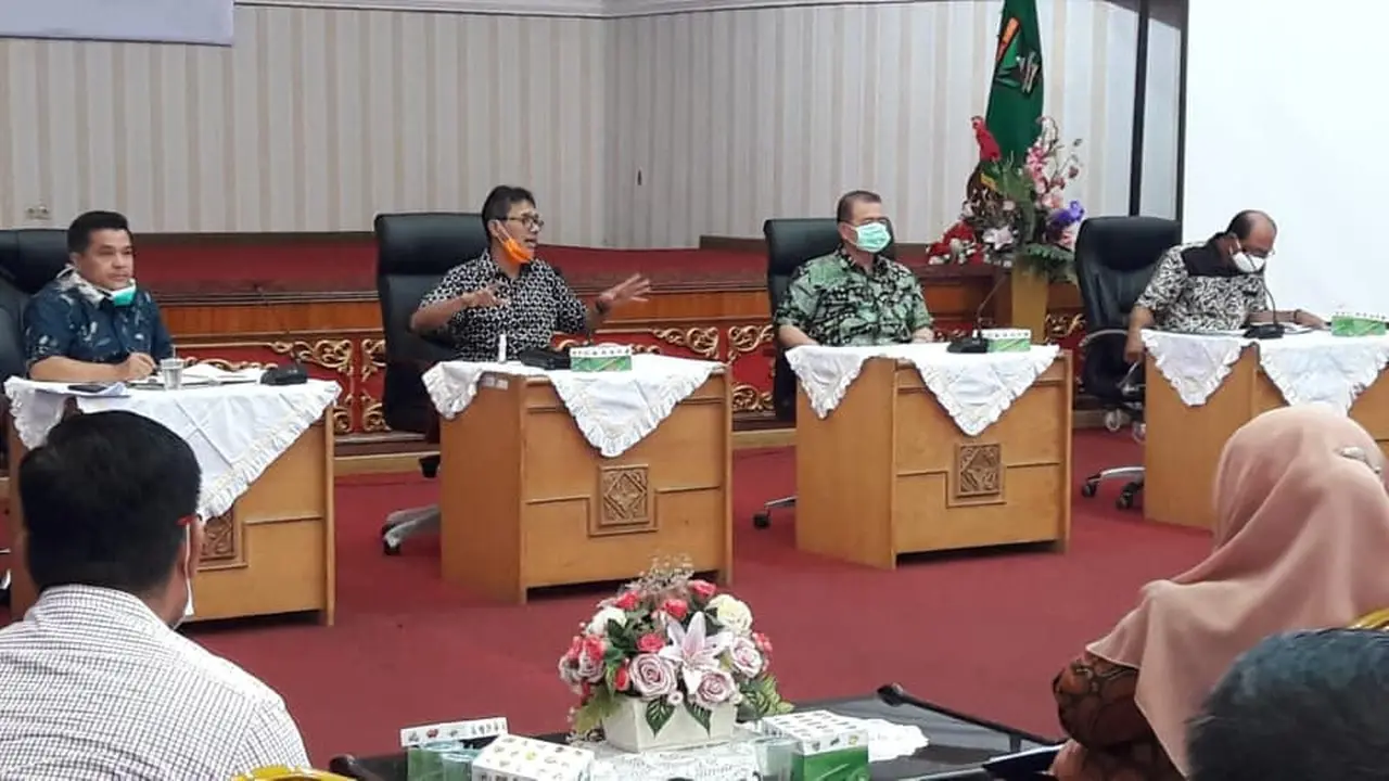 Suasana rapat koordinasi gugus tugas penanganan corona di Sumbar