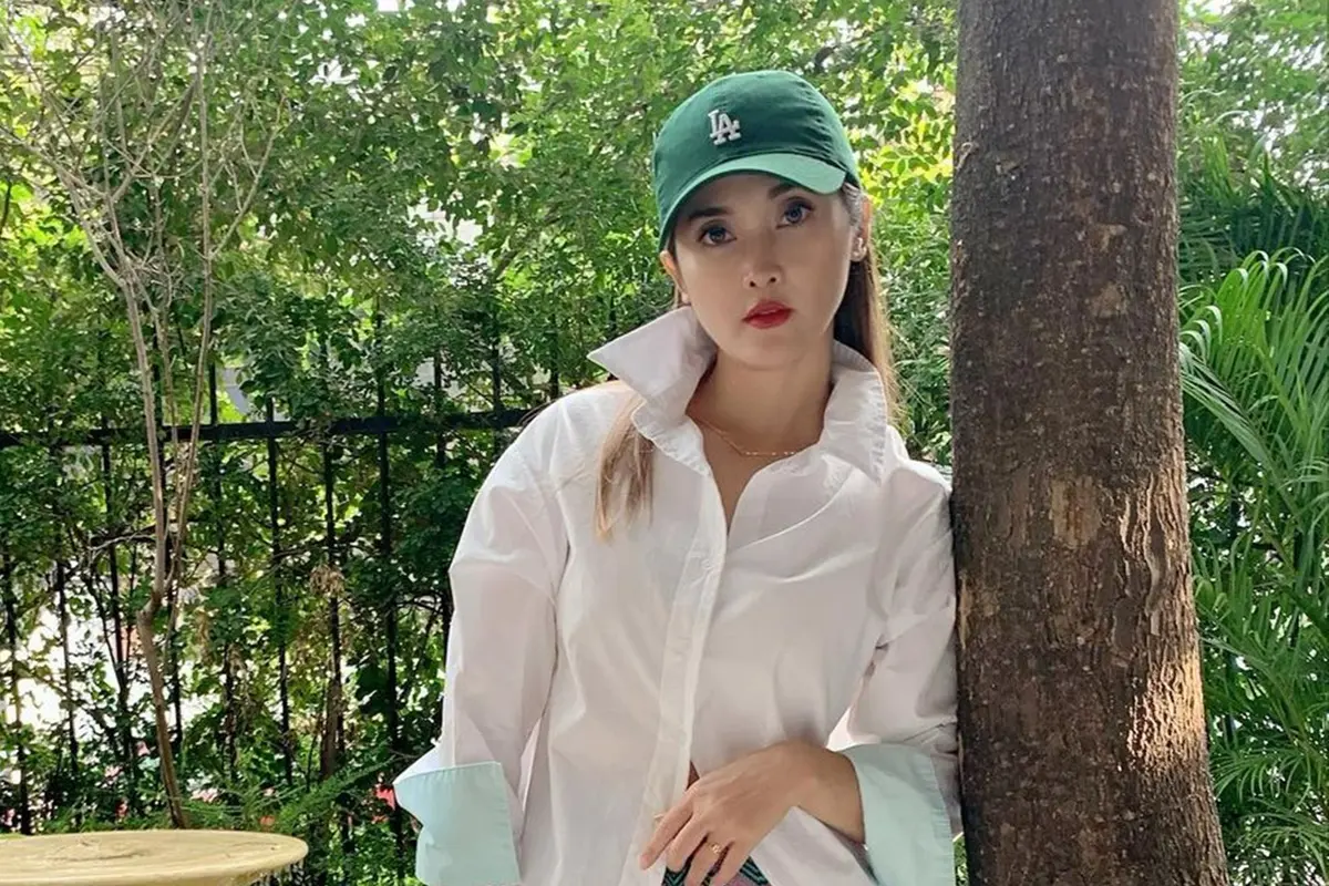 FOTO: Gaya Penampilan Eva Anindita saat Pakai Topi, Makin Menawan