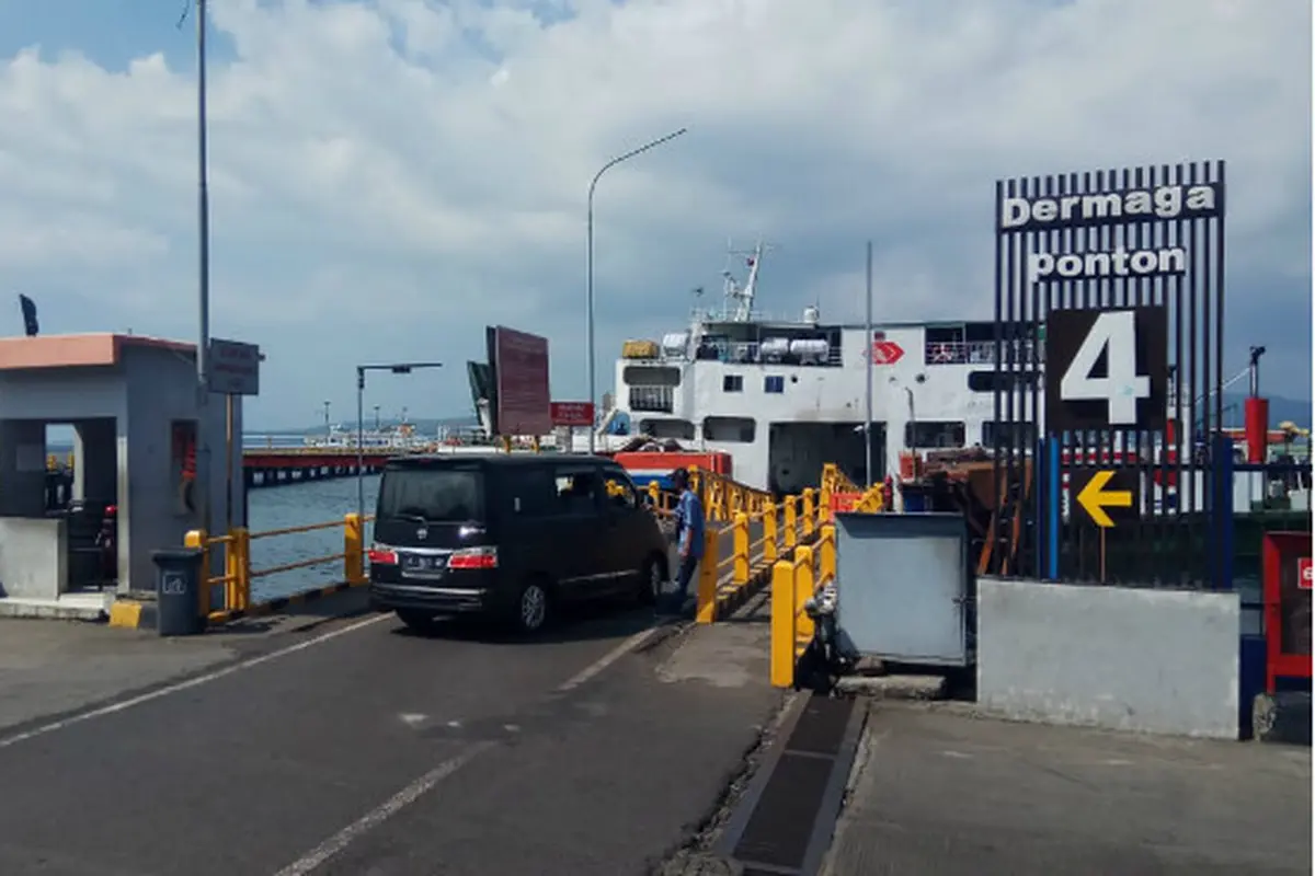 Usai Rusak Diterjang Ombak, Dermaga Ponton Pelabuhan Ketapang Banyuwangi Kembali Beroperasi