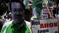 Front Pembela Islam (FPI) berunjuk rasa di depan Gedung DPRD DKI Jakarta. (Liputan6.com/Johan Tallo) 