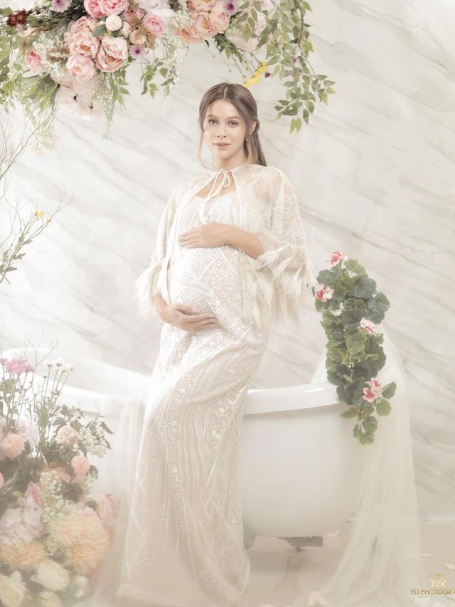 Hamil 9 Bulan, Ini 6 Potret Terbaru Maternity Shoot Bunga Jelitha