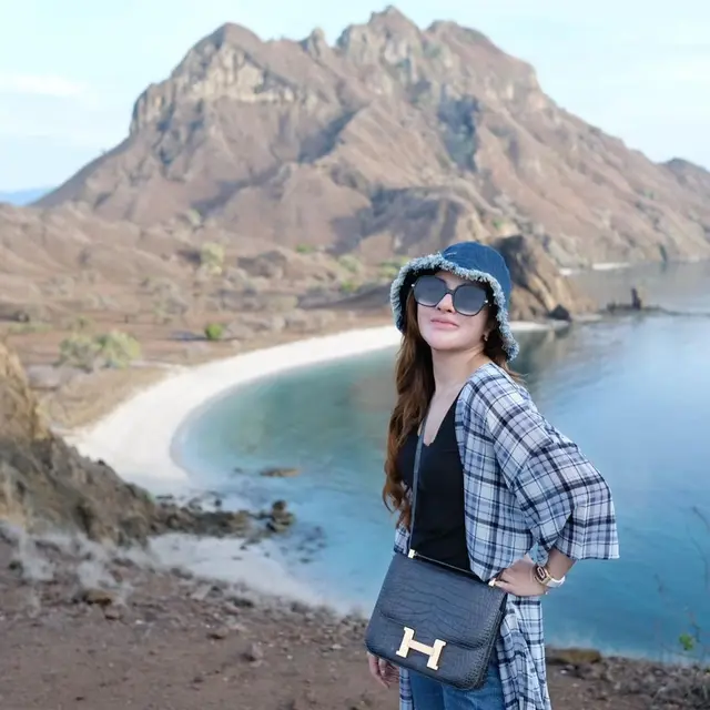 Potret Shandy Purnamasari Saat Kenakan Topi, Tampil Stylish. (Sumber: Instagram/shandypurnamasari)