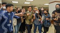 Menteri Kesehatan RI Budi Gunadi Sadikin berdiskusi dengan sejumlah stakeholder saat melakukan Public Hearing terkait penyusunan RUU Kesehatan di Gedung Kemenkes RI Jakarta pada Rabu, 15 Maret 2023. (Dok Kementerian Kesehatan RI)