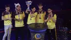 Tim e-Sports, Onic, menjadi juara pada Turnamen Mobile Legends: Bang Bang Profesional League (MPL) Indonesia Season 3 di Britama Arena, Jakarta, Jumat (3/5). Onic menang 3-0 atas Louvre. (Bola.com/Vitalis Yogi Trisna)