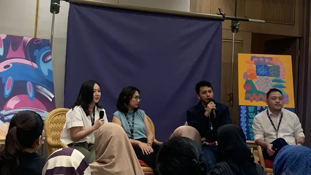 VP Marketing Communications KLY Youniverse, Adam Saputra dalam IdeaFest di JCC Senayan, Jumat (29/9/2023), mengungkapkan bahwa menjangkau audiens di kalangan generasi muda, khsusunya gen-Z memiliki tantangan tersendiri. (Tasha/Liputan6.com)