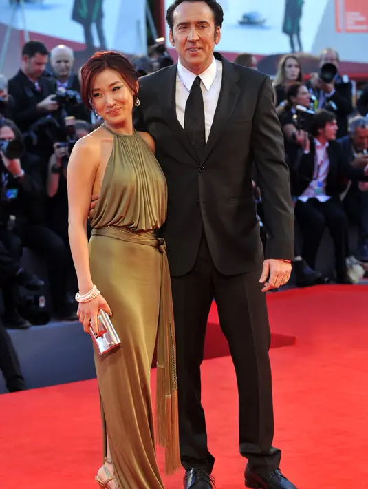 Gaya hidup yang super mewah membuat Nicolas Cage merasakan batin yang tak terhingga. Kekayaannya pun habis begitu saja karena dirinya foya-foya. Nicolas dinyatakan bangkrut tahun 2009 dan memiliki hutang puluhan milyar pada pihak pajak. (EPA/Bintang.com)