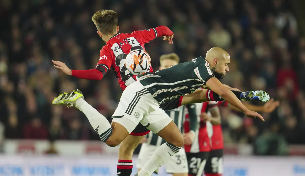 MU mempermalukan tuan rumah Sheffield United 2-1 pada lanjutan Liga Inggris. (AP Photo/Jon Super)